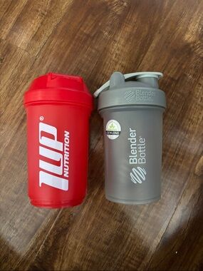 BlenderBottle Classic Shaker Bottle - Gray